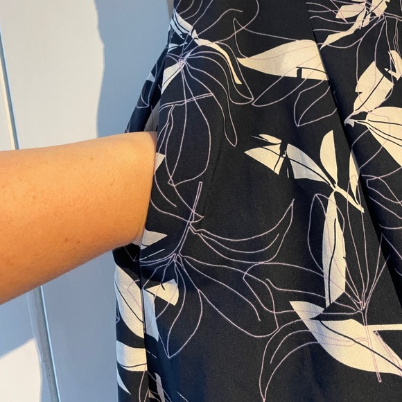 COPY - Banana Republic wrap style skirt - Picture 4 of 6